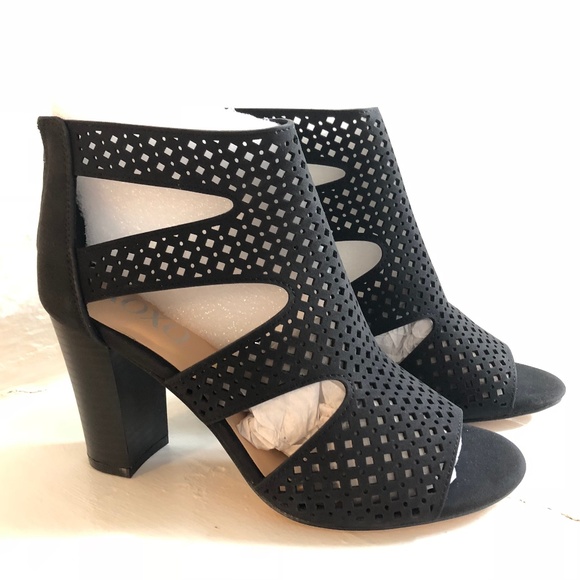 *NEW* XOXO Sandals - Picture 1 of 7